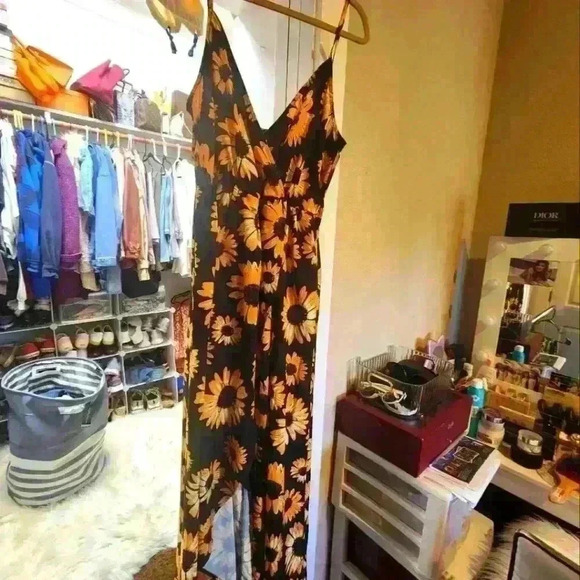 Beautiful Sunflower Dress - Picture 3 of 4